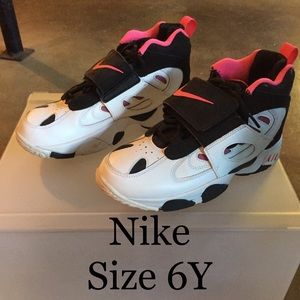 Nike shoes- great condition