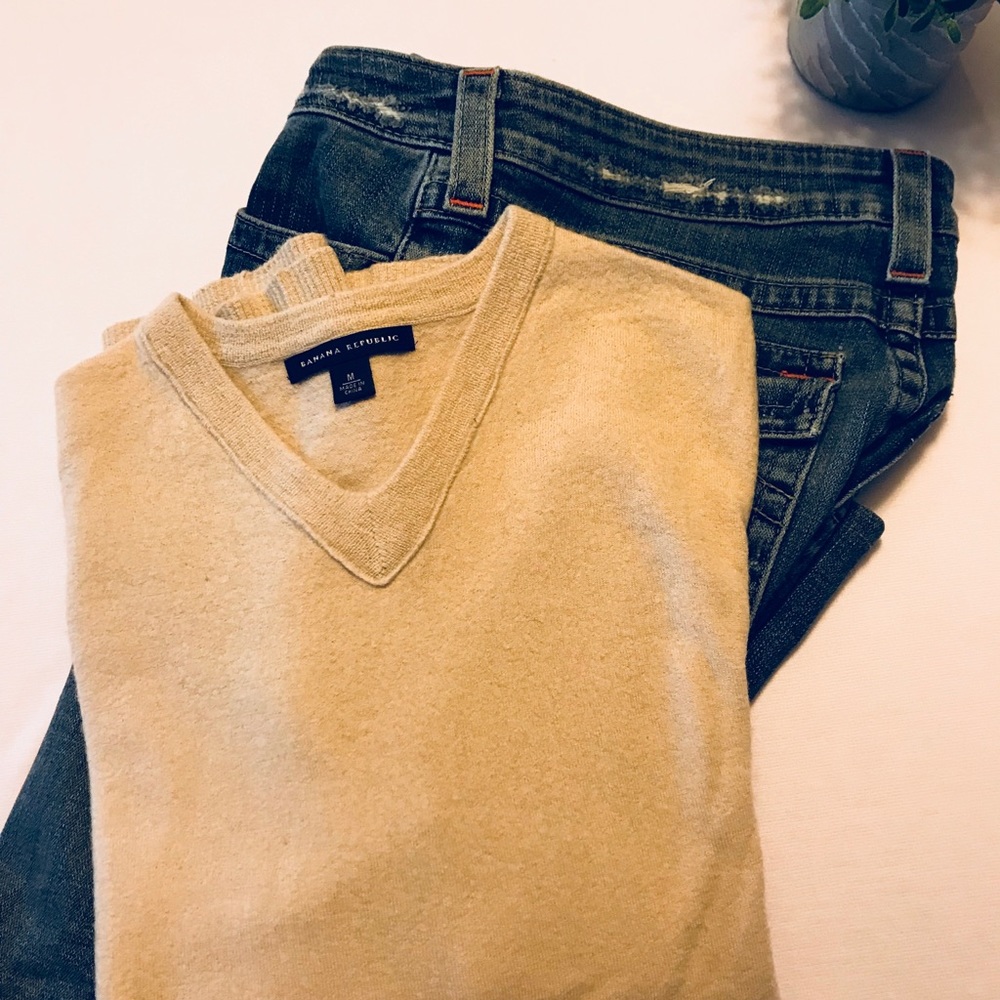 Banana Republic Men’s V-Neck Sweater