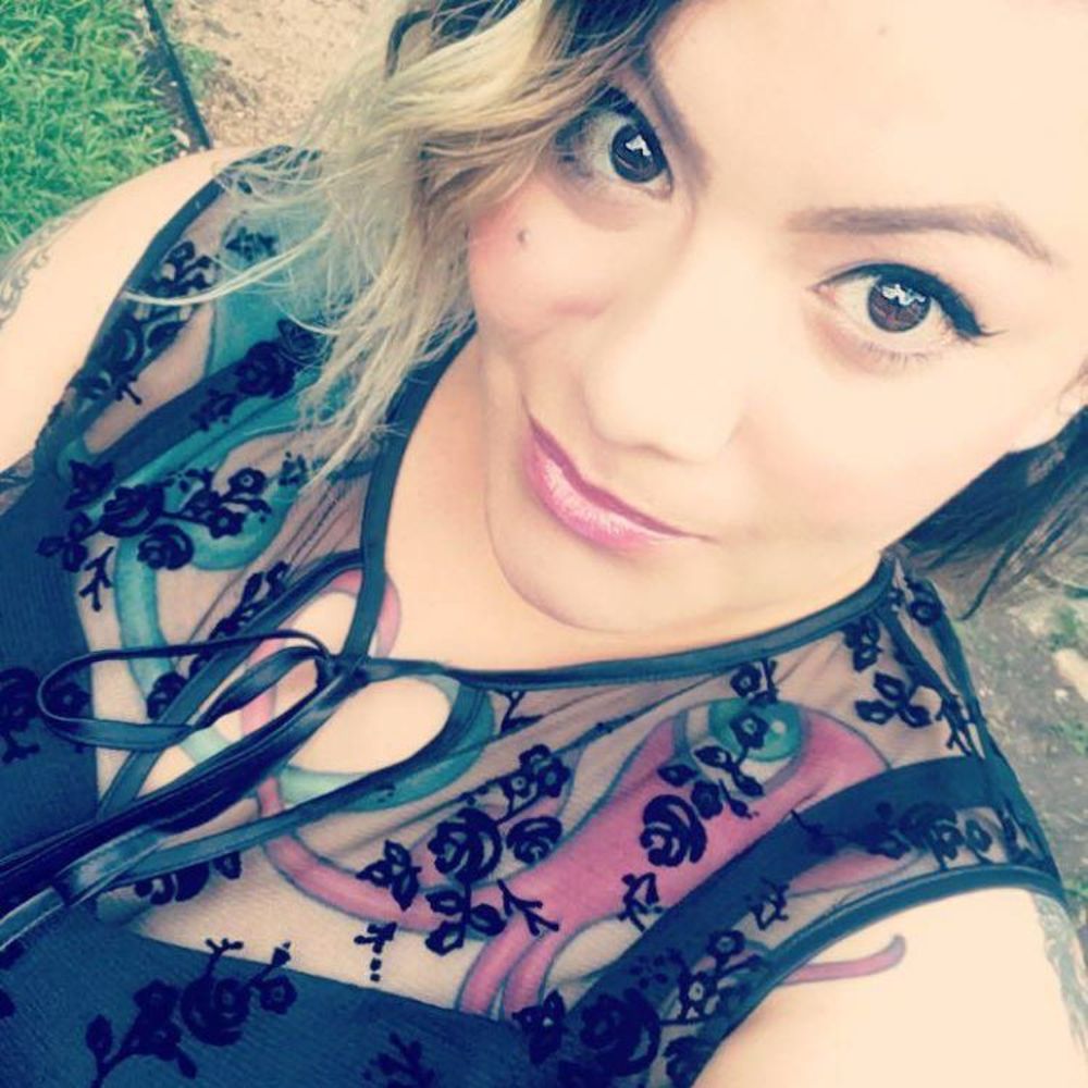 Meet your Posher, Crystal