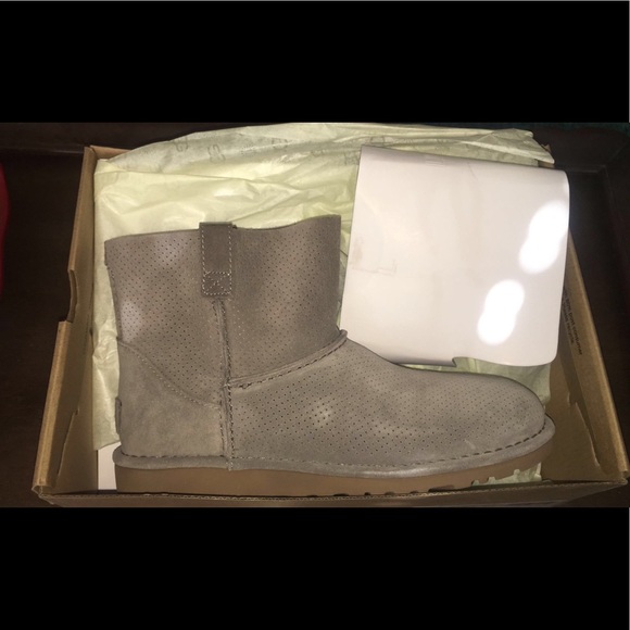 UGG Shoes - BRAND NEW UGGS size 9 NEVER WORN!