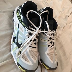 Mizuno volleyball shoes