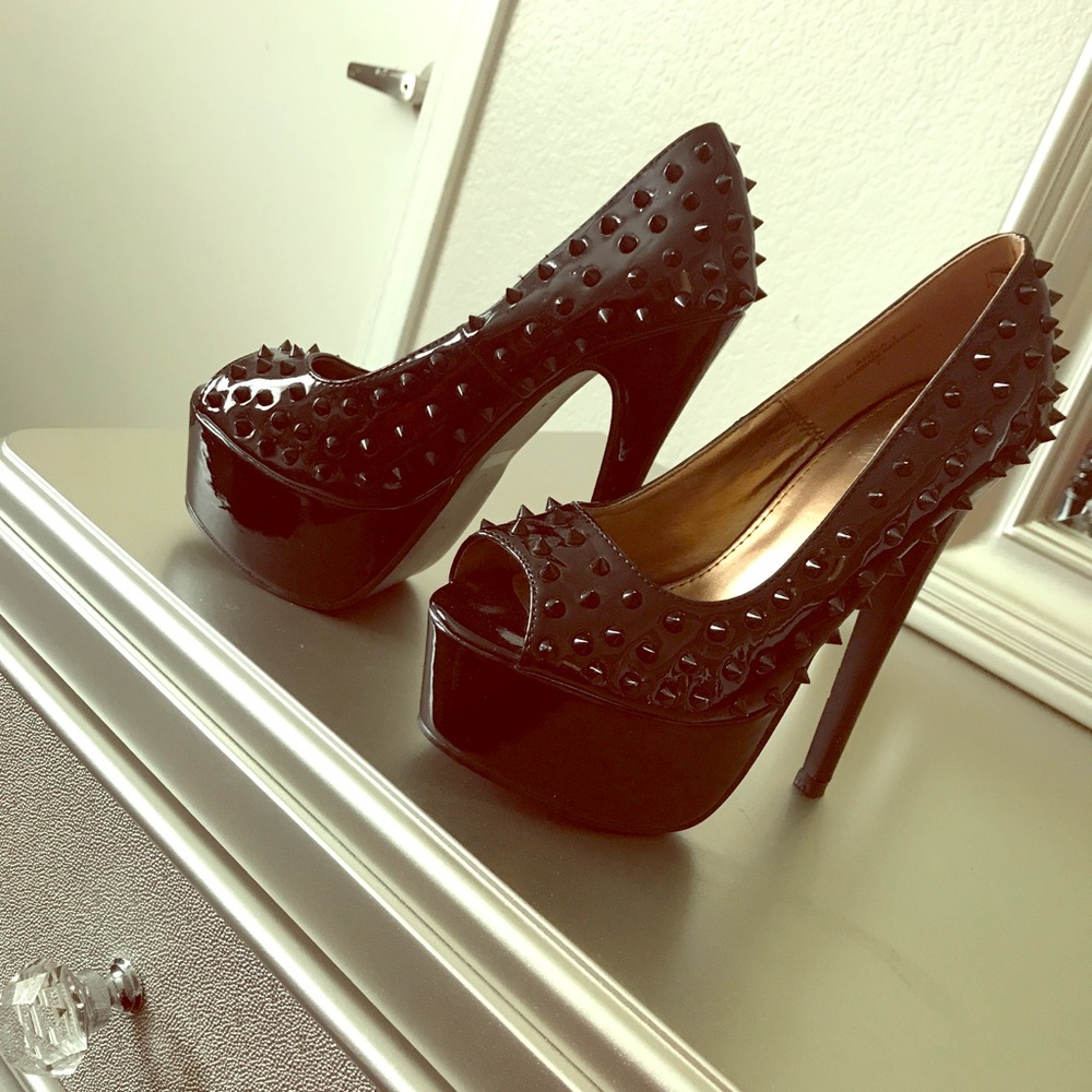 Black Out Killer Heels😈