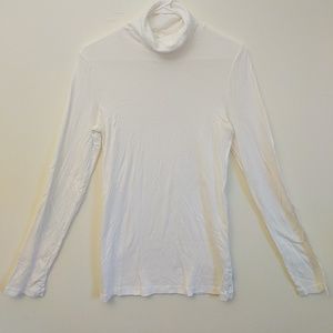 White turtleneck longsleeve t