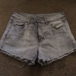 High waist, distressed shorts