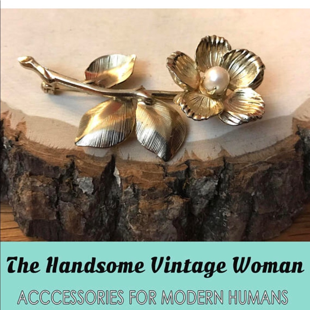 Gold tone metal flower brooch with pearl, Vintage