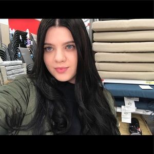 Meet your Posher, Olivia
