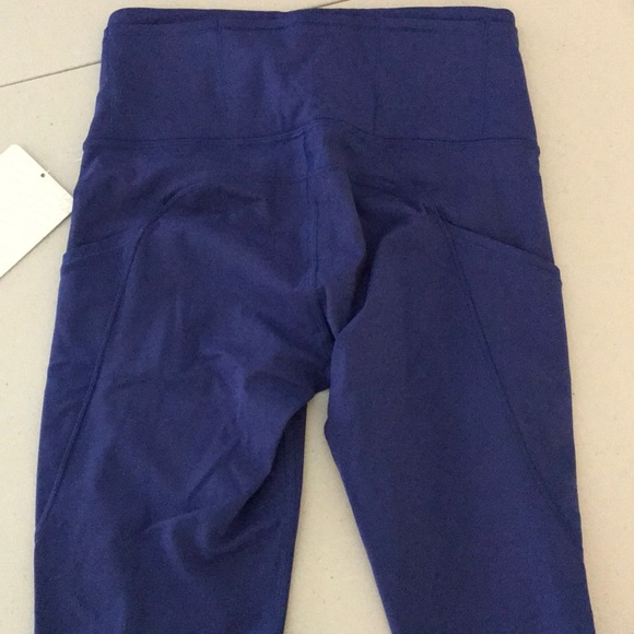 NWT BLUE LULULEMON FAST & FREE CROP -- Size 4 - Picture 5 of 8
