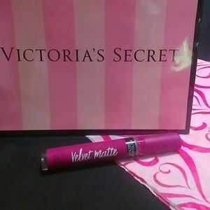 NEW! Victoria's Secret Velvet Matte- Scandalous