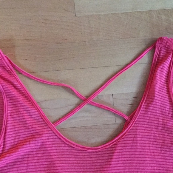 NWOT Lush pink/red comfy criss cross open back top - Picture 4 of 8