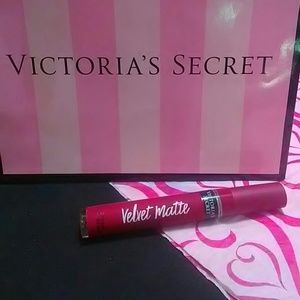 Victoria's Secret Velvet Matte- Seduced