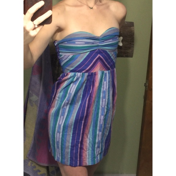 Small Strapless Roxy Dress! Aztec print 😄 - Picture 4 of 4
