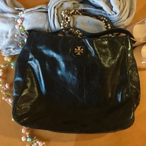 Tory Burch “Dena” relaxed Hobo in Black.