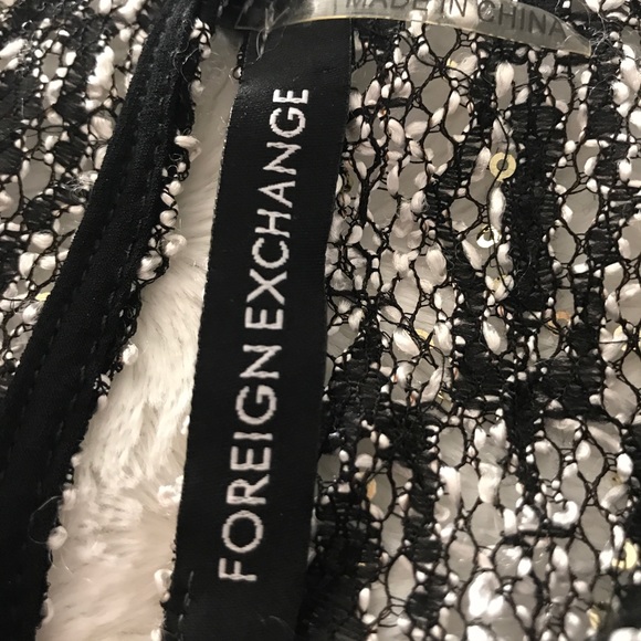 Crop halter top - Picture 2 of 3