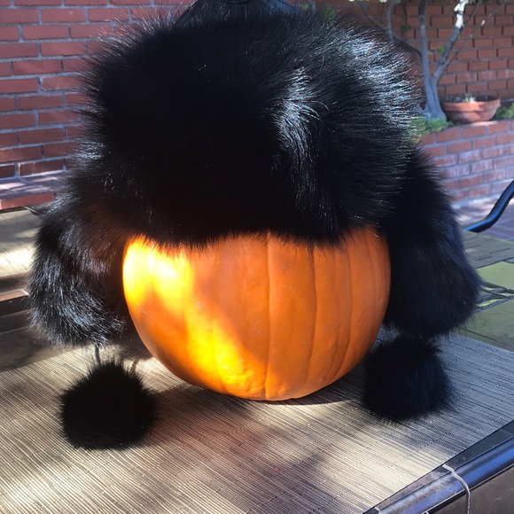 Natural black fox fur hat main image 4