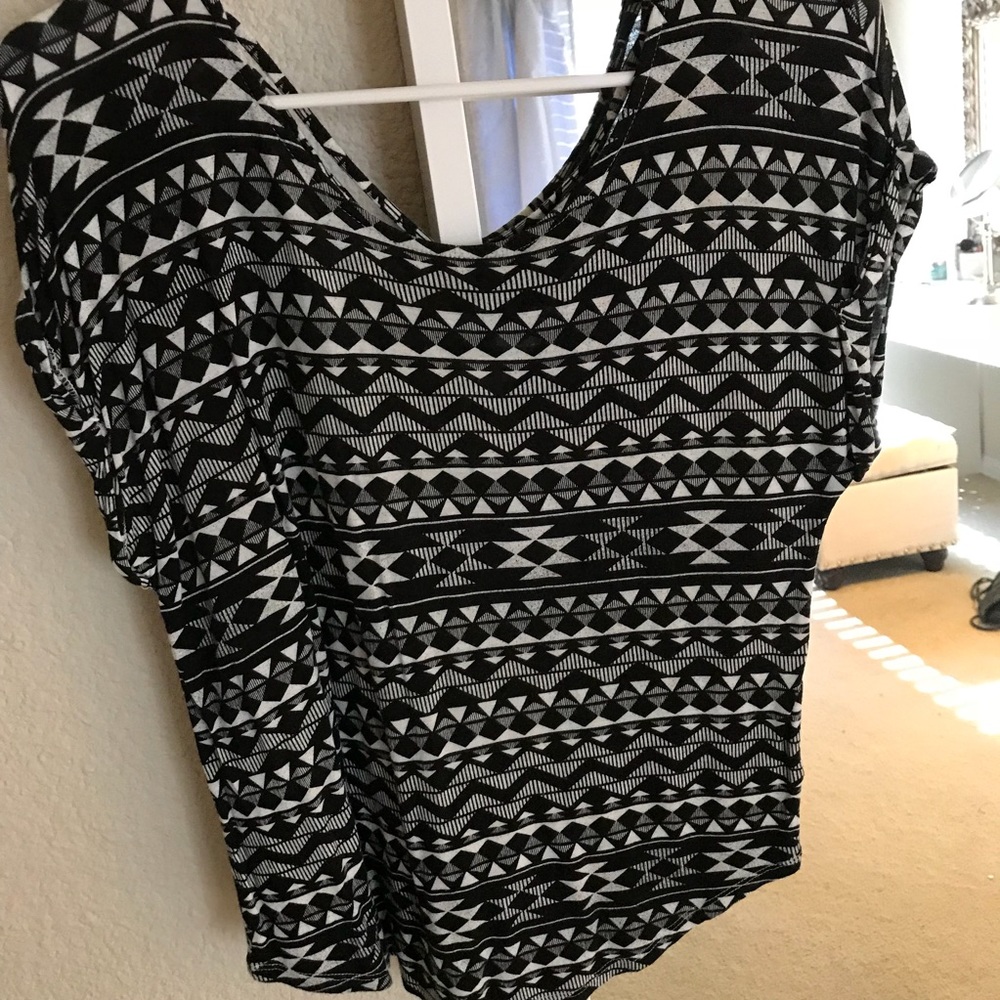 White and black very soft tee