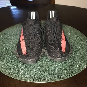 Adidas Yeezys boost 350 v2 "red stripe" size 11