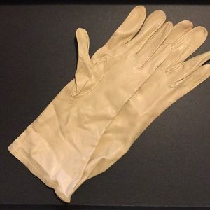 Vintage cream leather gloves