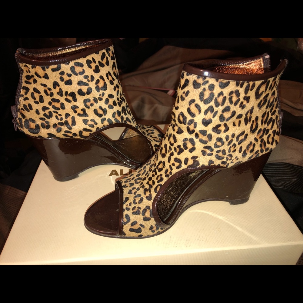 Leopard wedges