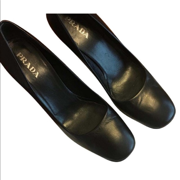 Classic Prada Pump Excellent Like new condition - Picture 1 of 5
