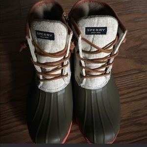 Speedy duck boots
