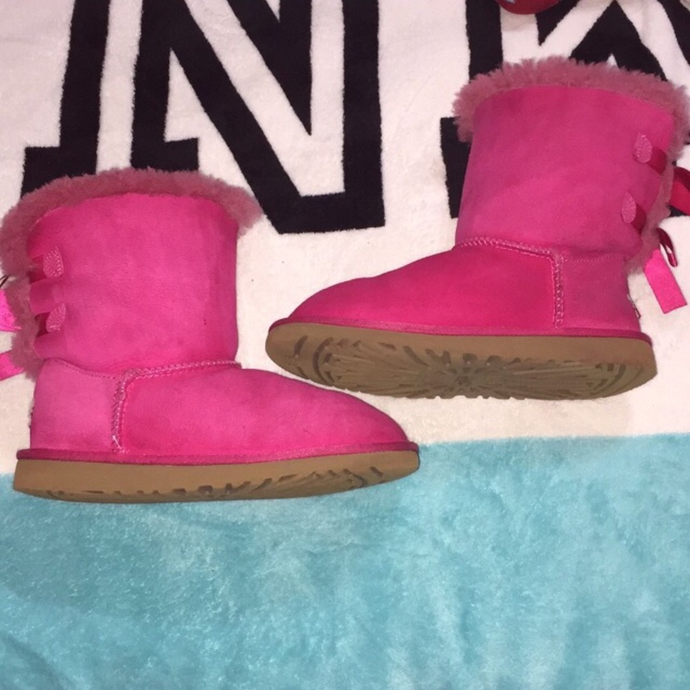Ugg Pink Bailey sz. 4 fits 6