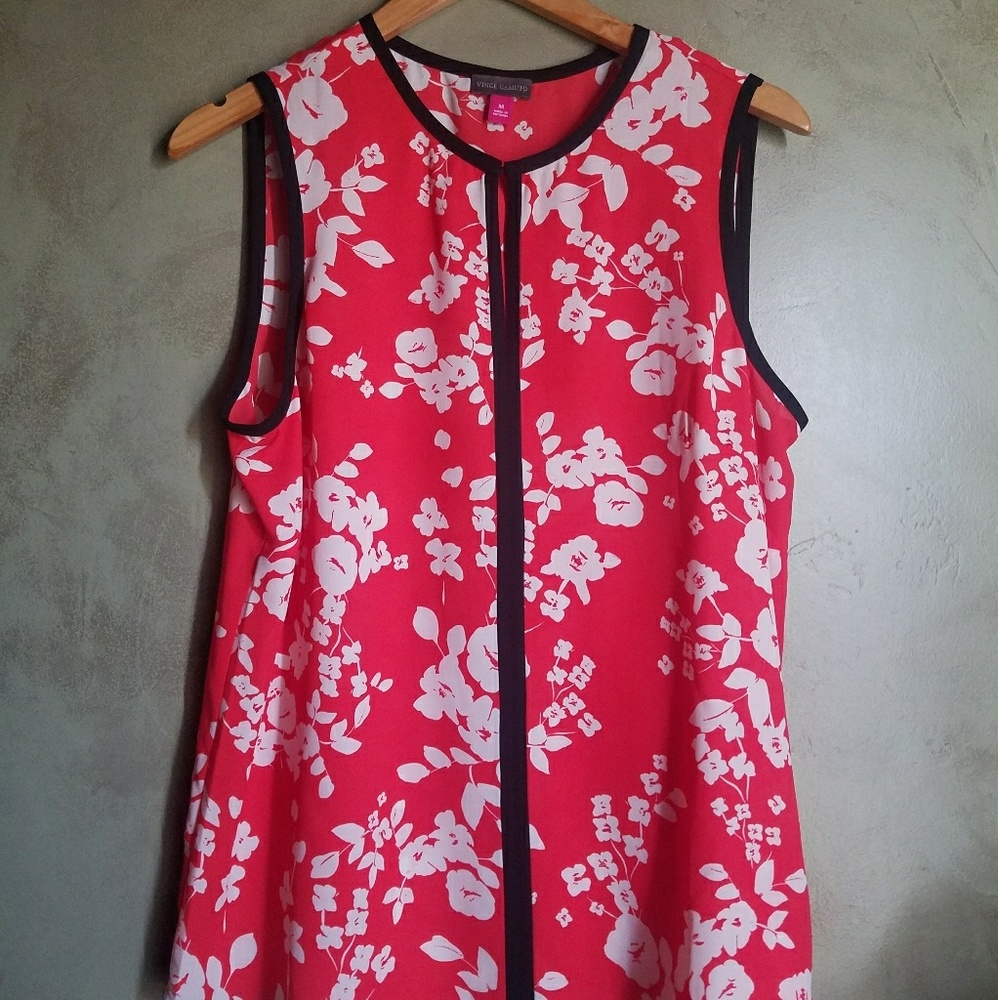 Sold🚫Vince camuto flower top blouse