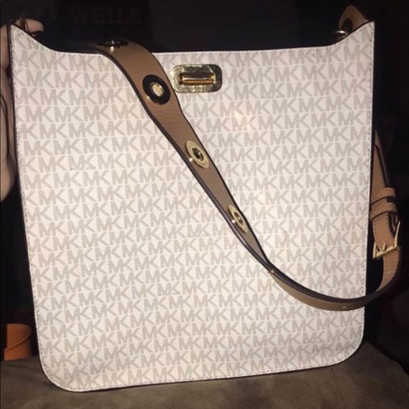 Michael Kors Crossbody - Picture 1 of 3