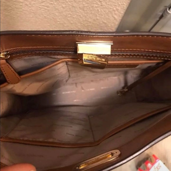 Michael Kors Crossbody - Picture 3 of 3