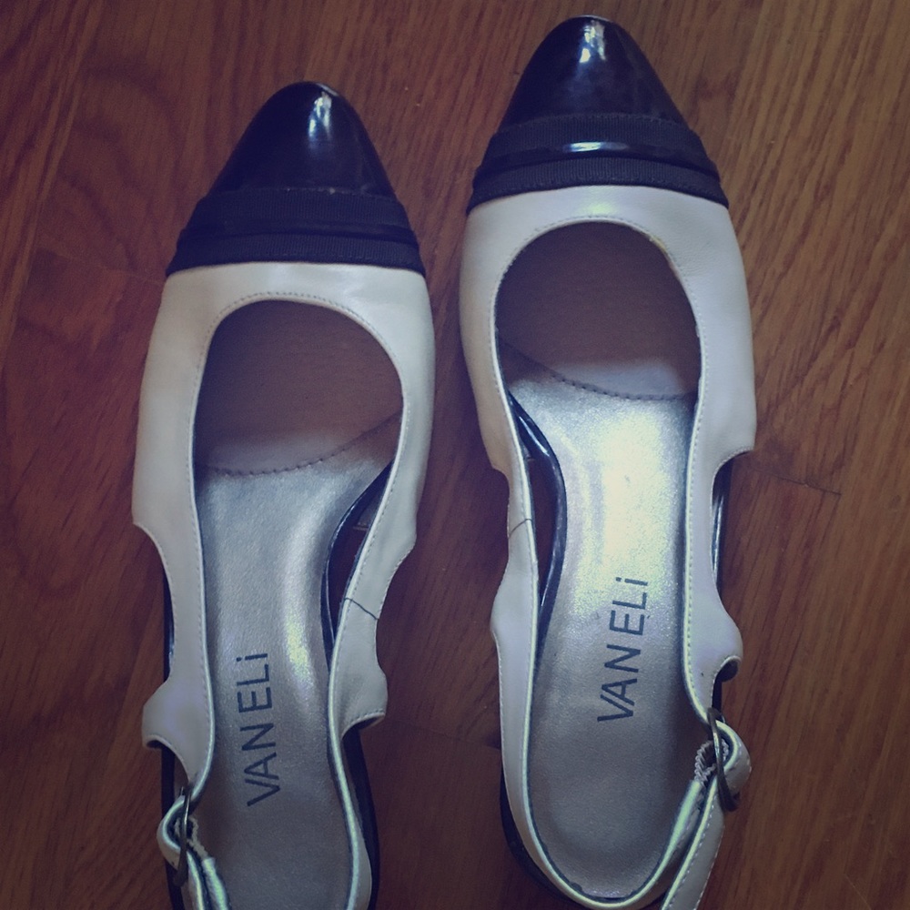 EUC Vaneli Italian Leather Two Tone Heels 4.5M
