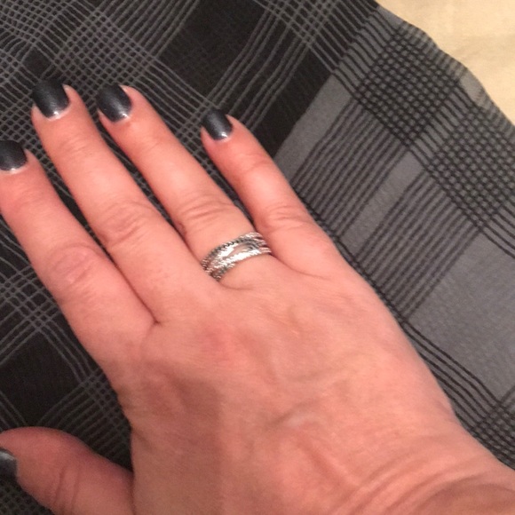 Black Sapphire and Zircon Ring - Picture 3 of 3