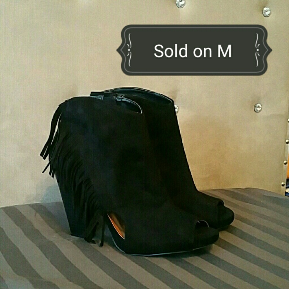 Sz 9 Qupid peep toe fringe heel bootie