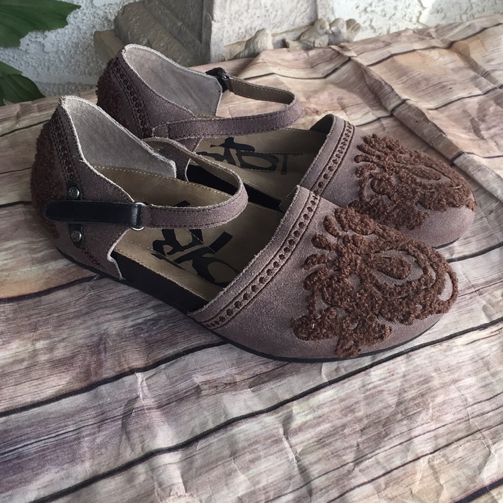 Otot shoes size 6 brown  New
