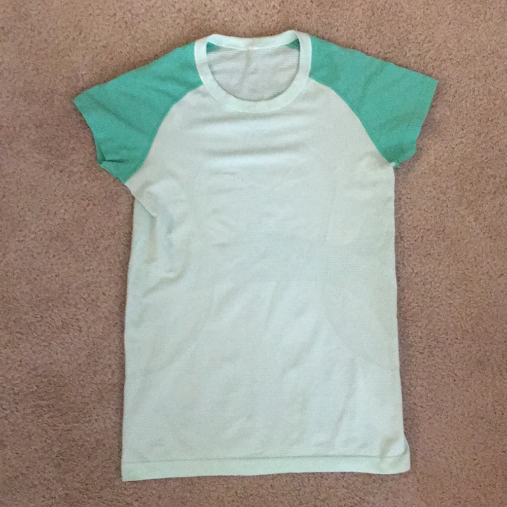 Lulu work out shirt