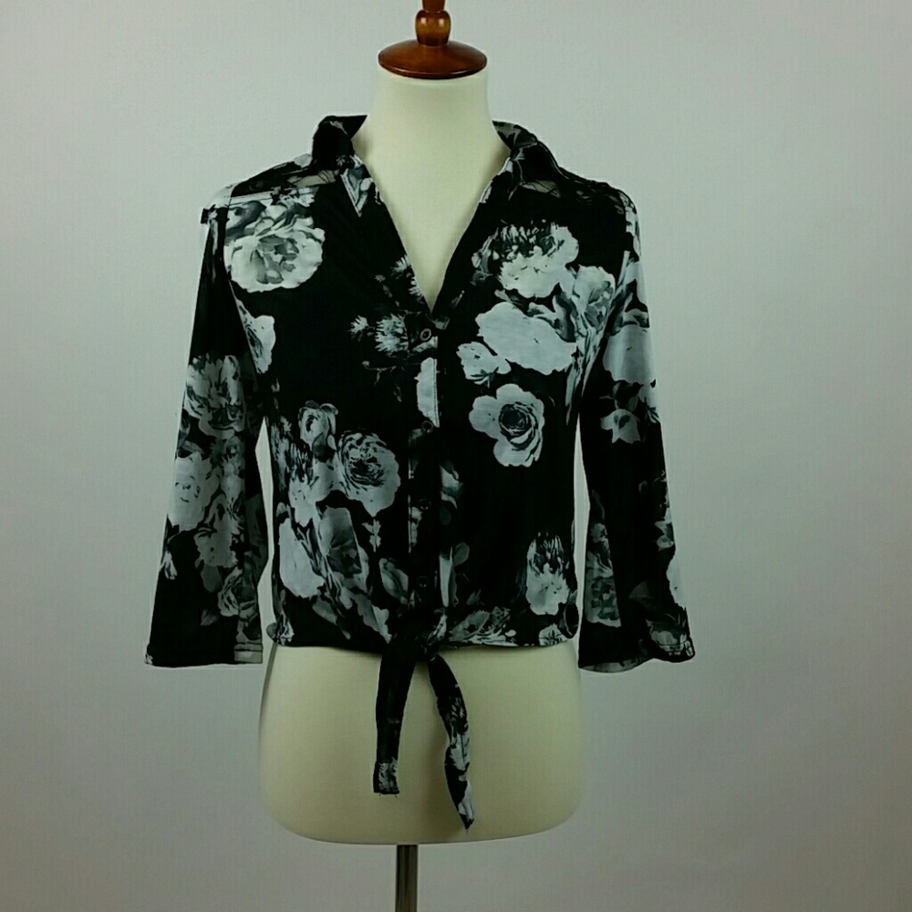 Black and White Flower Printed Crop Top