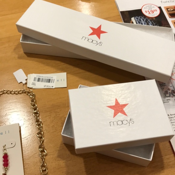 NWT Earrings and Necklace set. - Picture 4 of 4