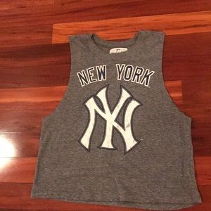 Sleeveless yankee top
