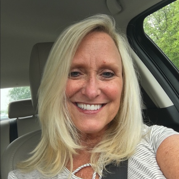 Meet your Posher, Sandy - Picture 1 of 1