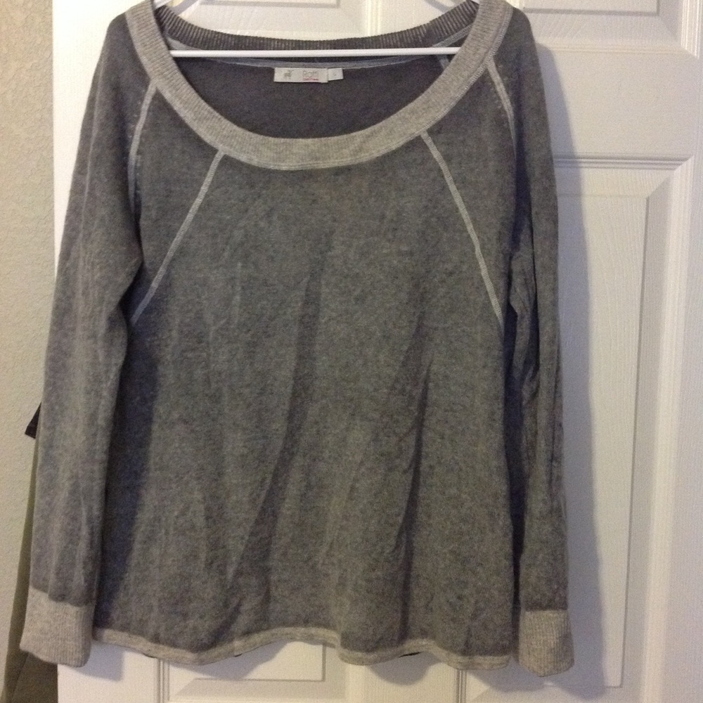 Lovely Raffi 100% cashmere sweater