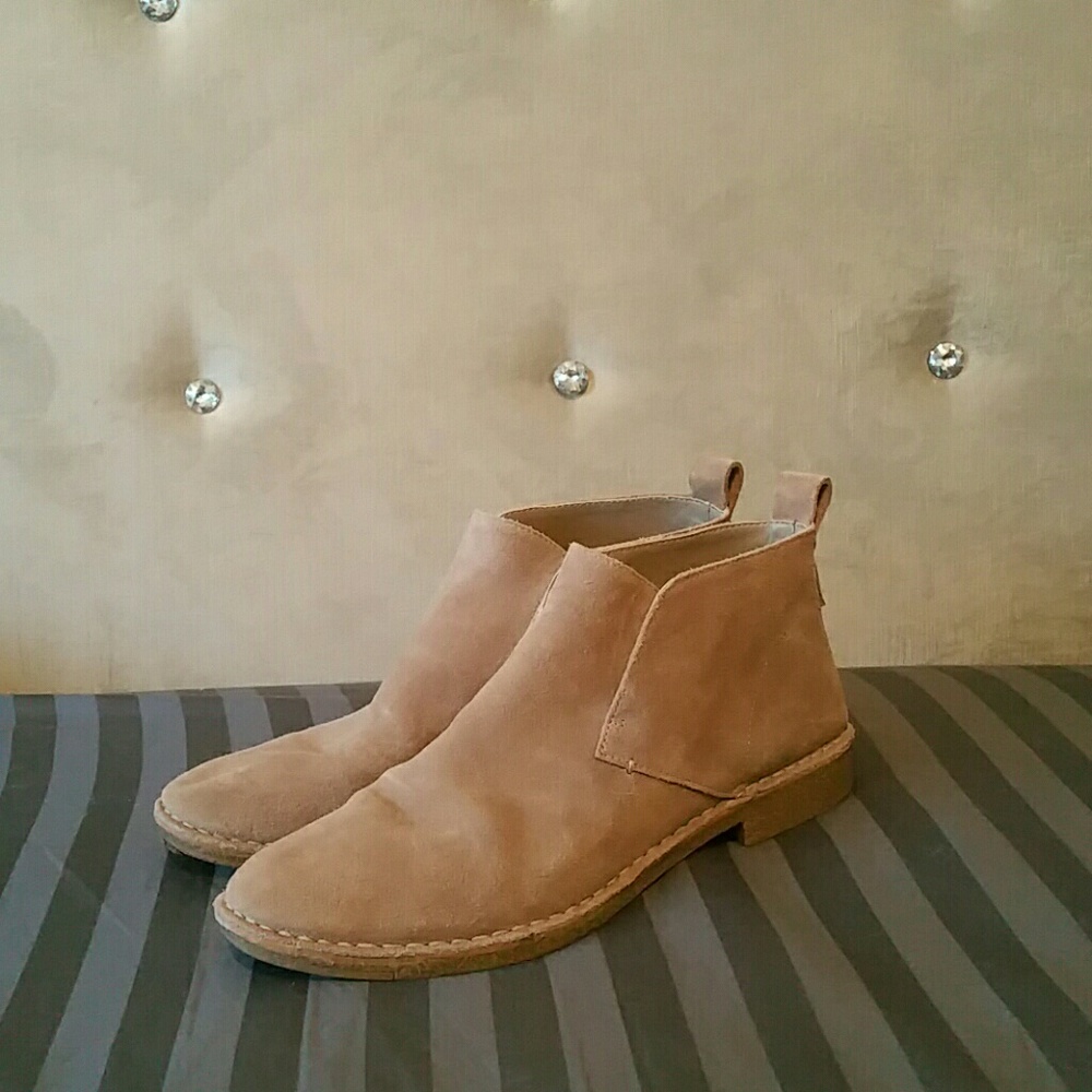 SZ 9 1/2 Dolce Vita taupe pull ons