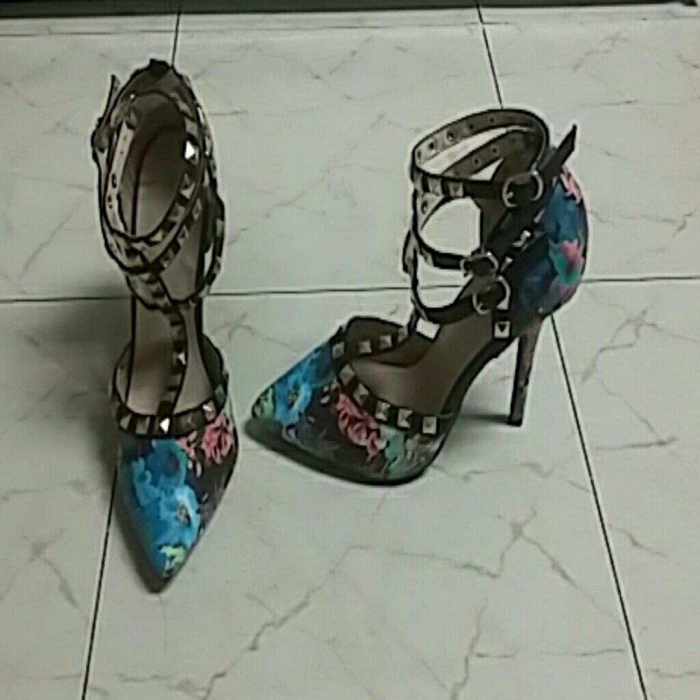 Women flower heels