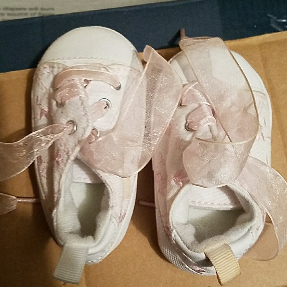 Donated, 6-9month soft shoes