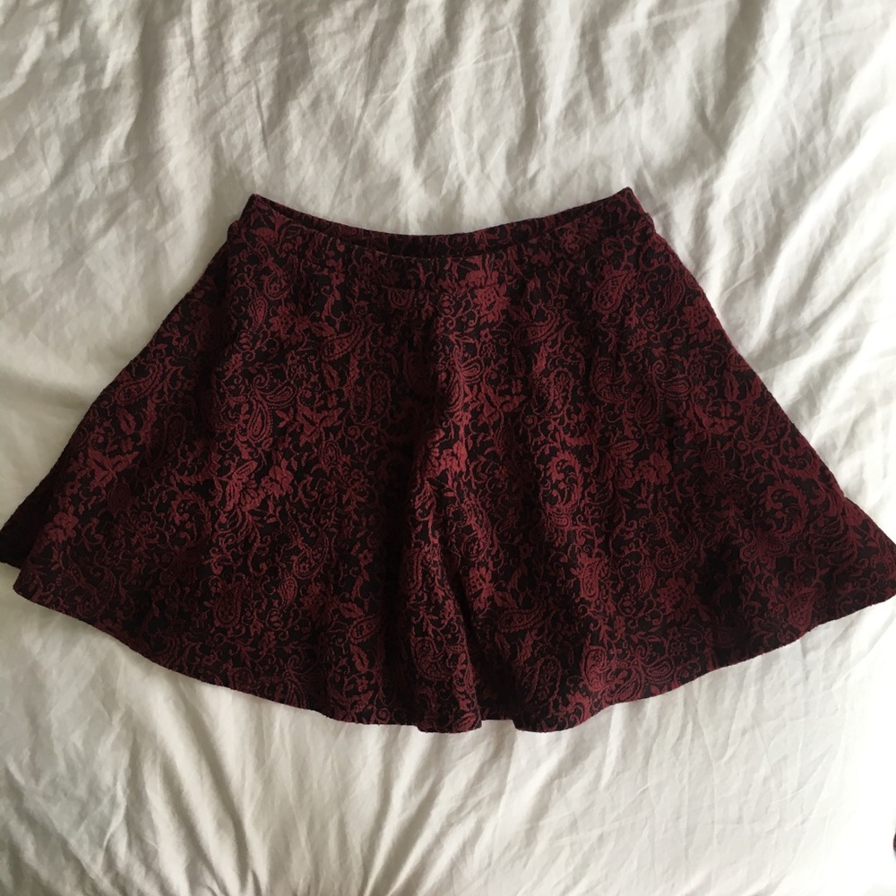 Burgundy pattern mini skirt