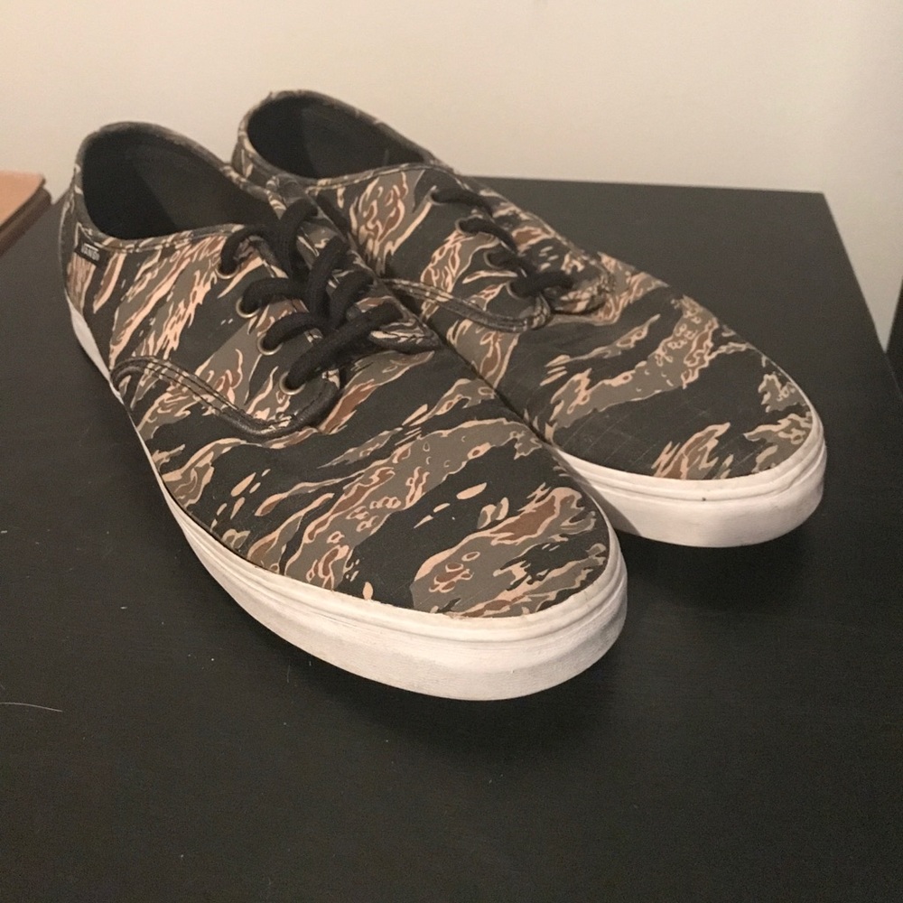 Men’s vans camo shoes.