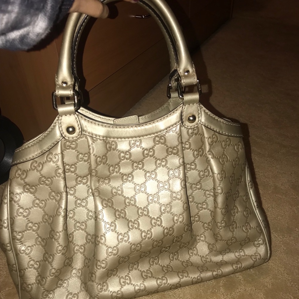 Soft gold metallic Gucci Handbag. Authentic !!