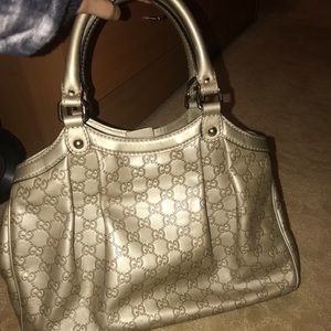Soft gold metallic Gucci Handbag. Authentic !!