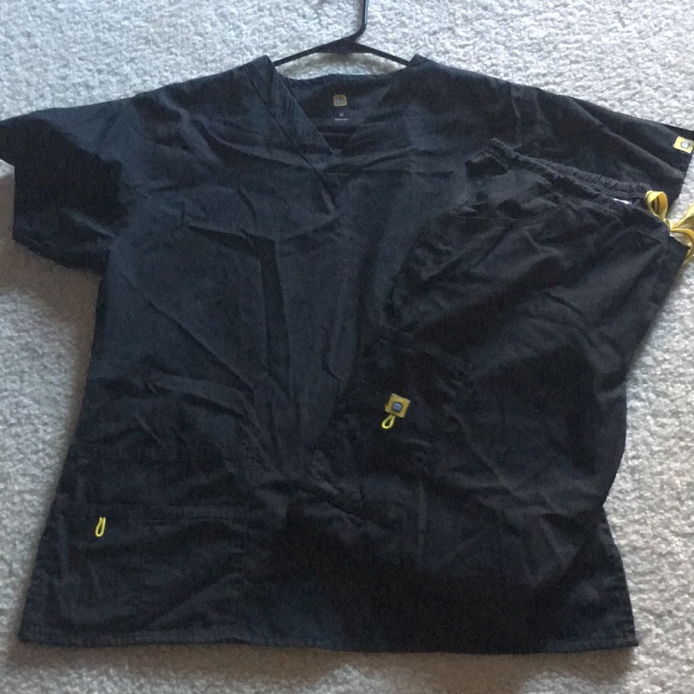 Wonderwink black scrub set