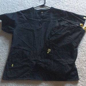 Wonderwink black scrub set
