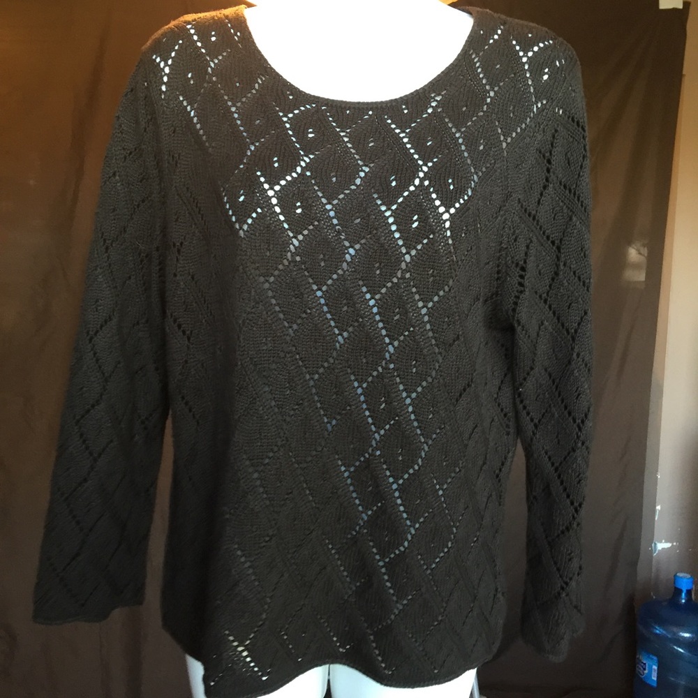 Long sleeve crochet sweater. M