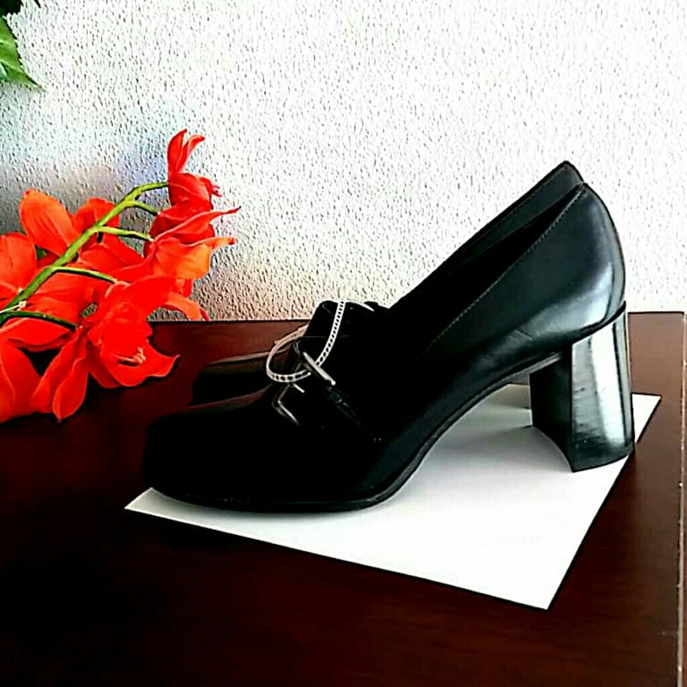 Size 5m franco sarto black heel shoes never worn.