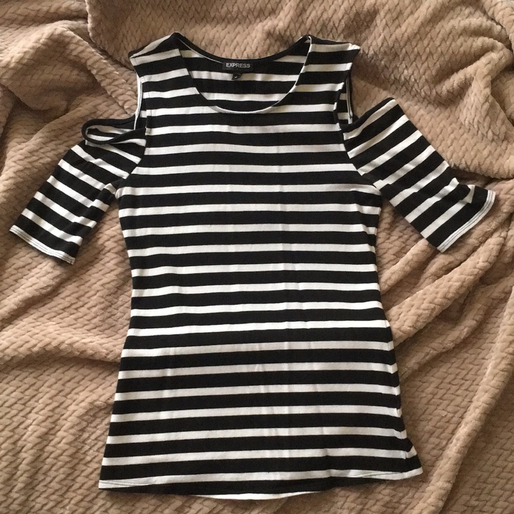Cold shoulder Express top